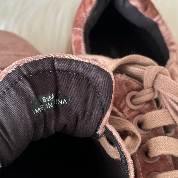 Rebecca Minkoff Bleecker Too Velvet Sneakers 8.5 - Picture 3 of 9